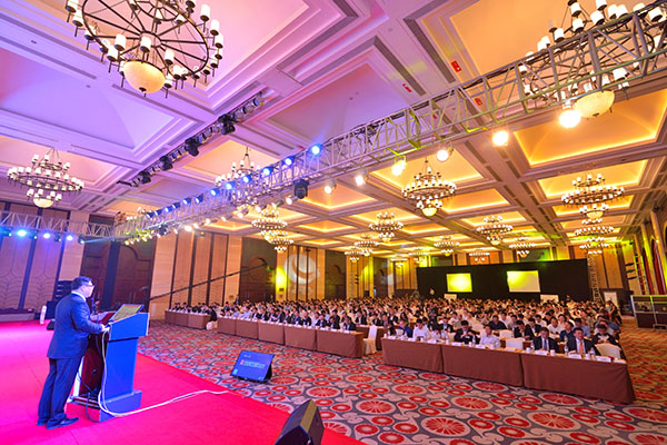 2016天下汽车物盛行业年会盛大召开 欧宝OB物流荣获“第三届汽车物盛行业特殊突出孝顺企业”奖