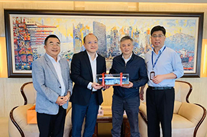 上汽欧宝OB物流向导一行造访上港集团